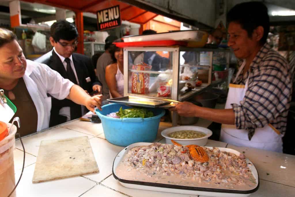 Otro de los tips de viaje a Aguas Calientes, es comer en el mercado. 